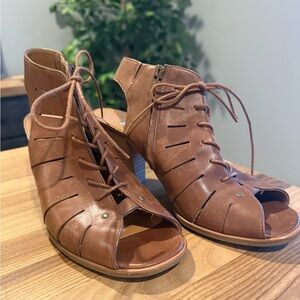 Paul Green Cosmo Nougat Lace Up Heel